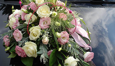 Autoschmuck für Hochzeit